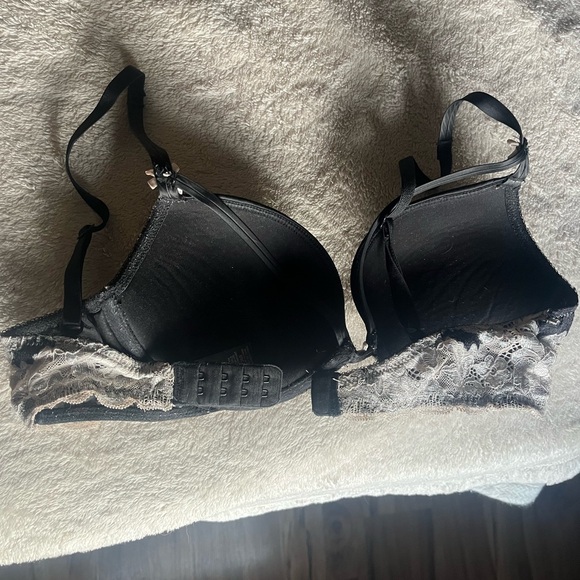 Victoria's Secret Black and Cream Lace Bra - Picture 3 of 5